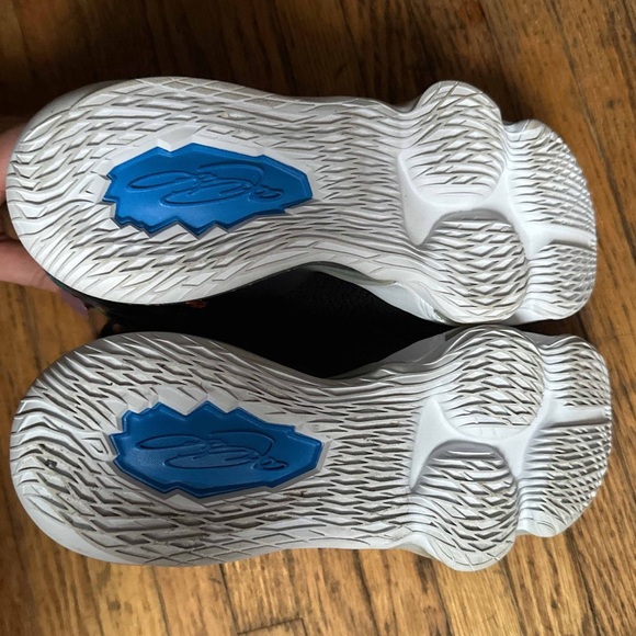 Lebron 17 James Gang - Picture 4 of 7